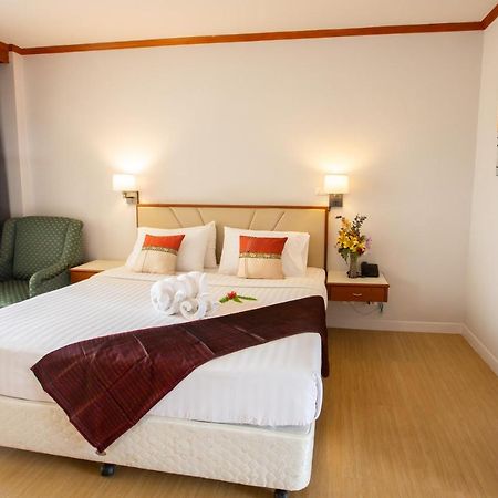 Surin Majestic Hotel エクステリア 写真