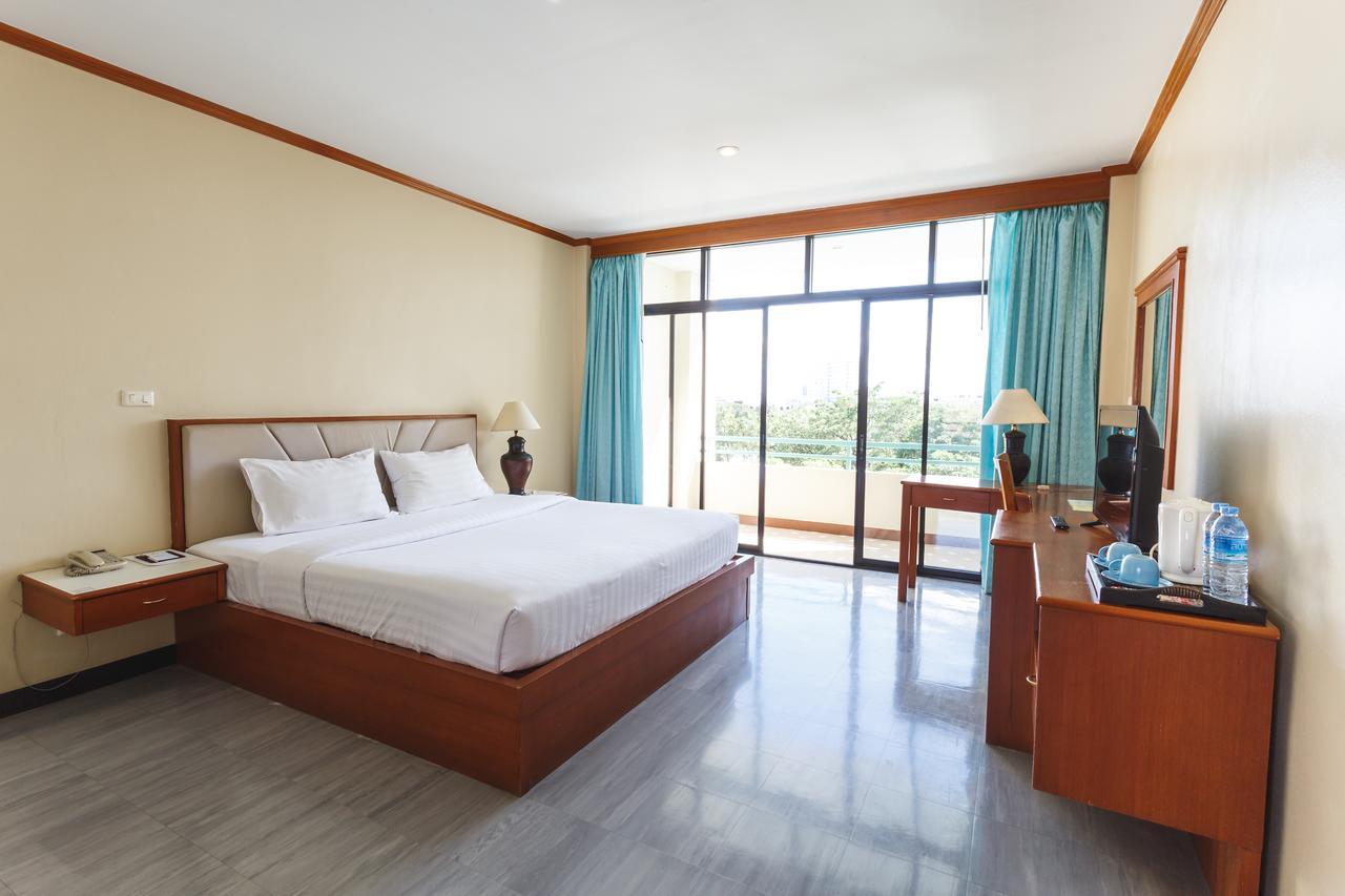Surin Majestic Hotel エクステリア 写真