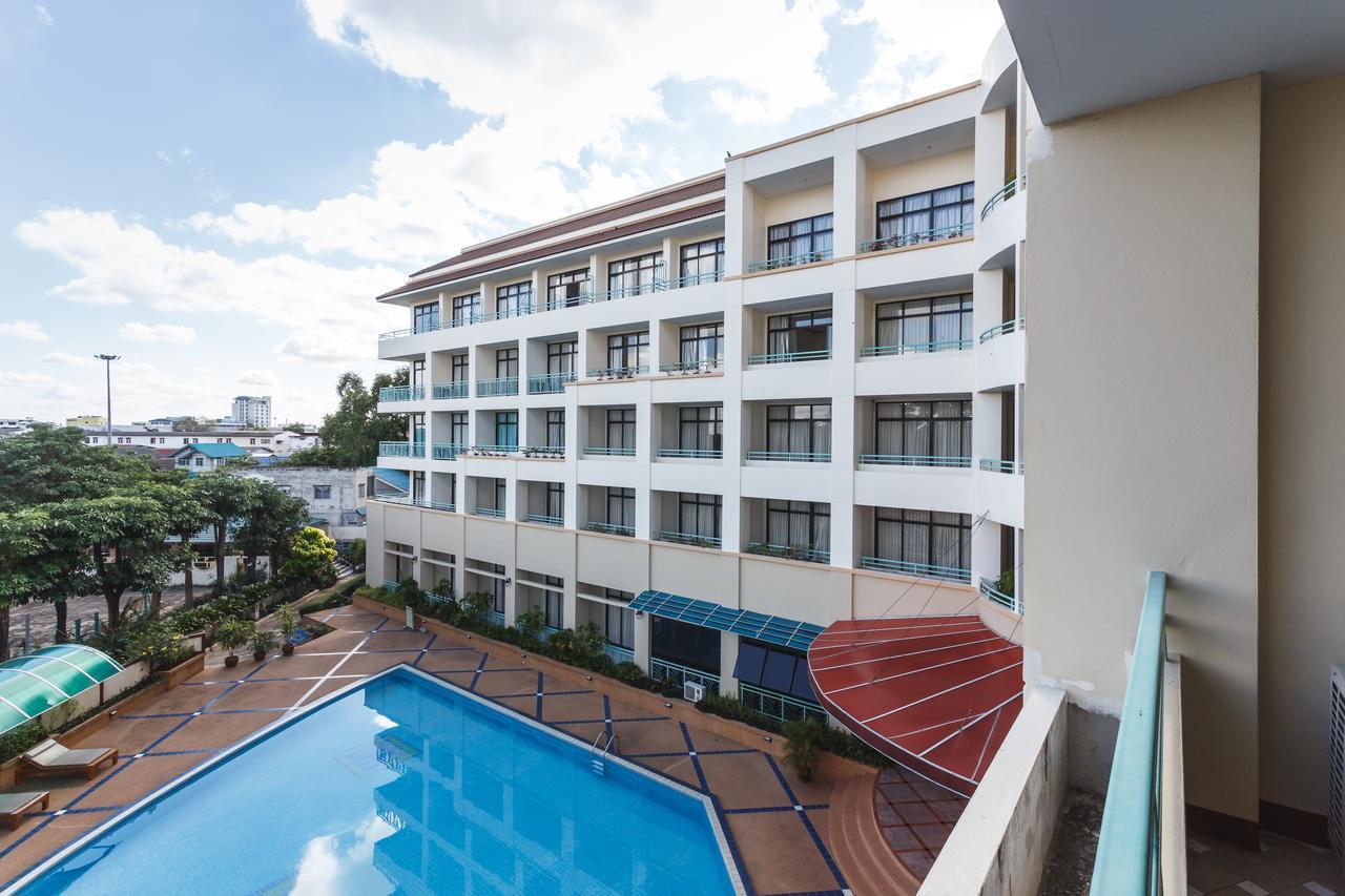 Surin Majestic Hotel エクステリア 写真
