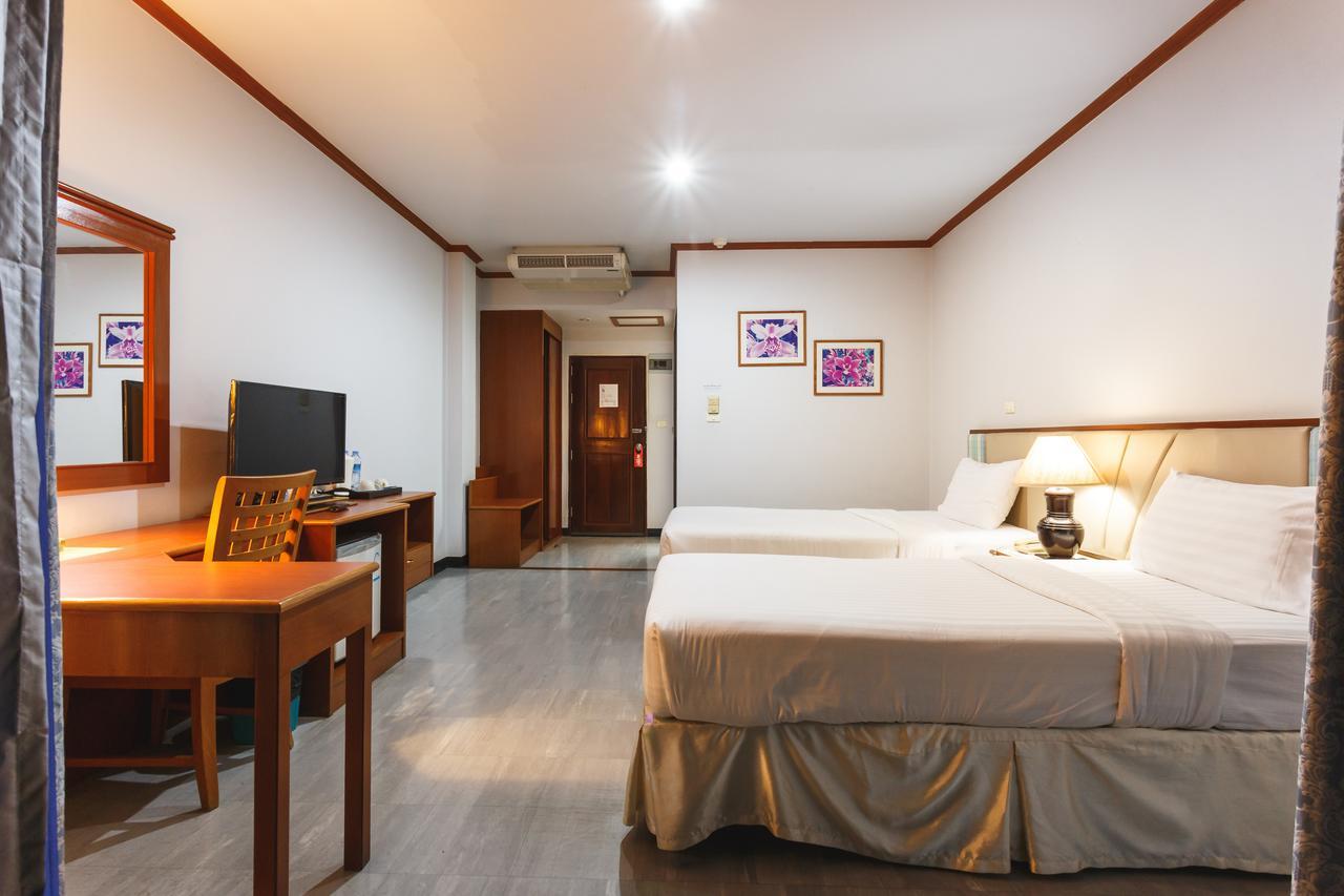 Surin Majestic Hotel エクステリア 写真