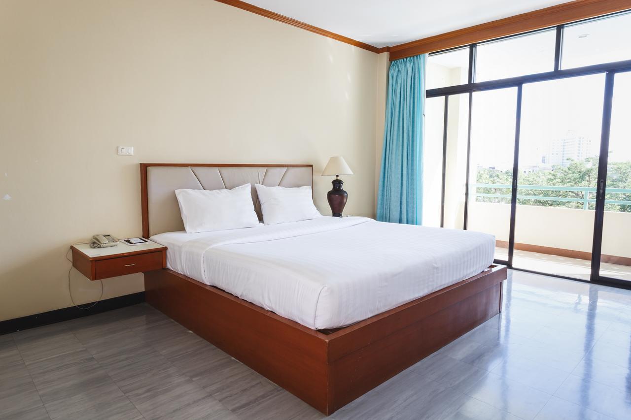 Surin Majestic Hotel エクステリア 写真