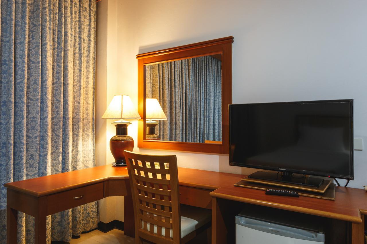 Surin Majestic Hotel エクステリア 写真