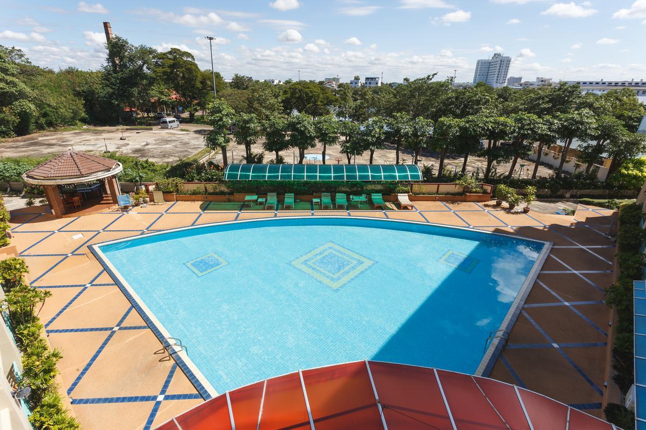 Surin Majestic Hotel エクステリア 写真