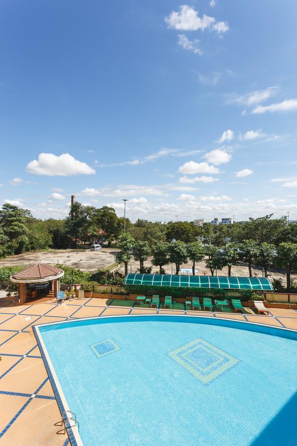 Surin Majestic Hotel エクステリア 写真