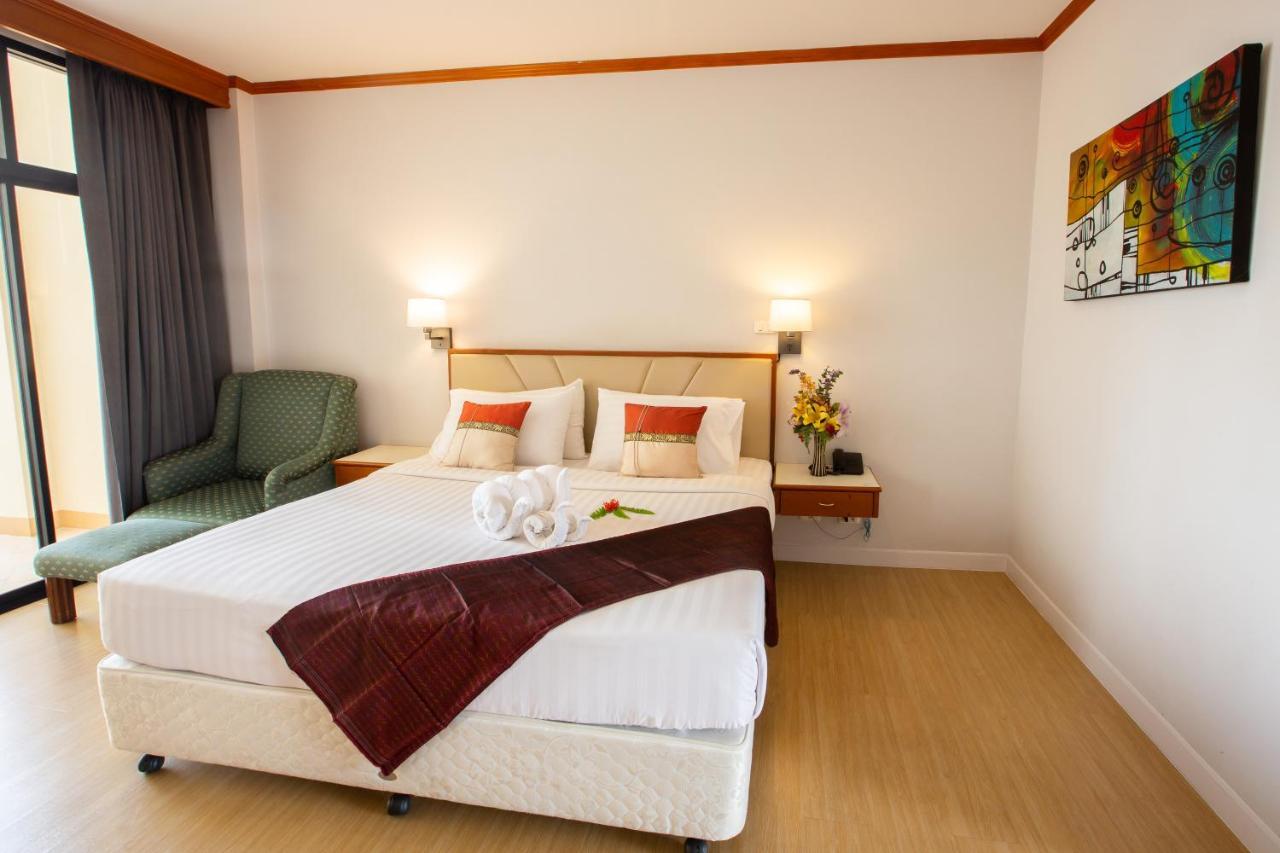 Surin Majestic Hotel エクステリア 写真