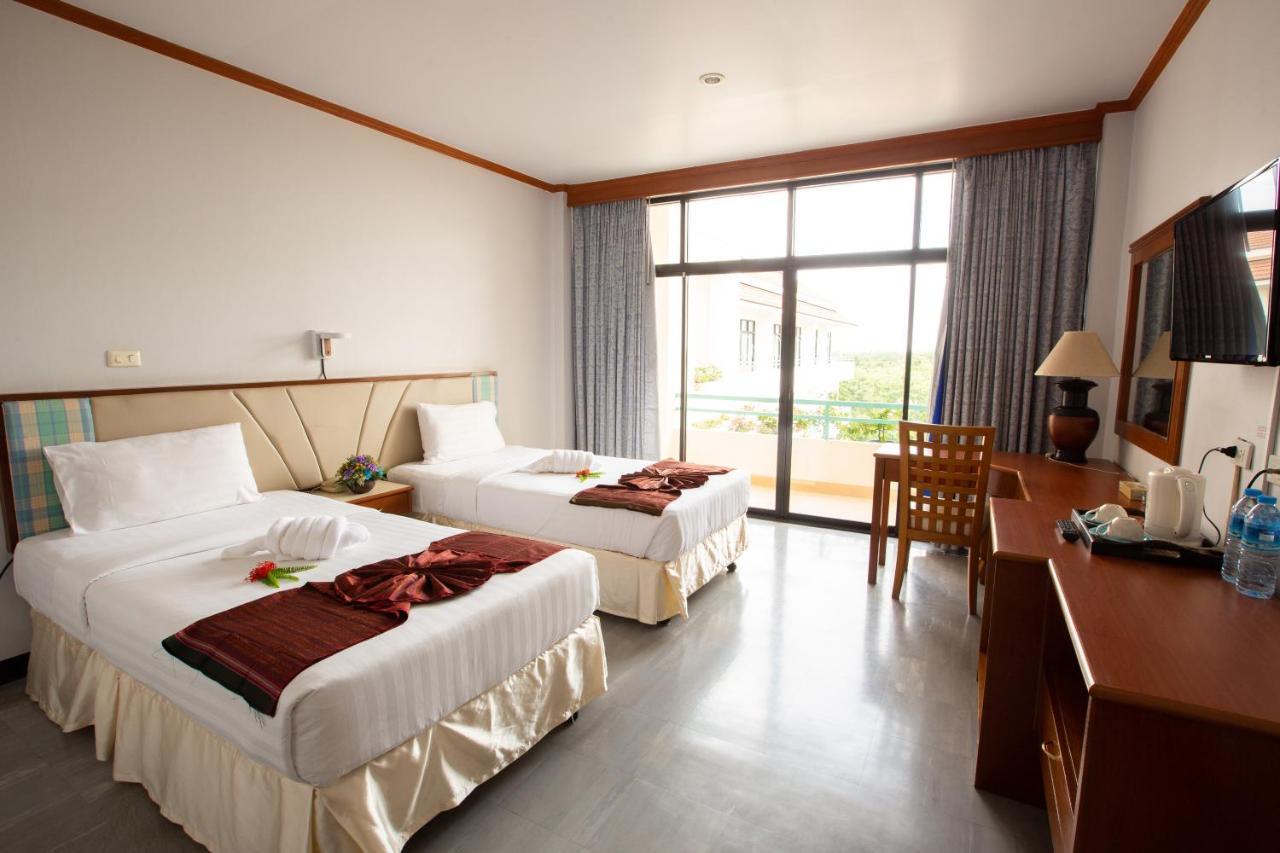 Surin Majestic Hotel エクステリア 写真