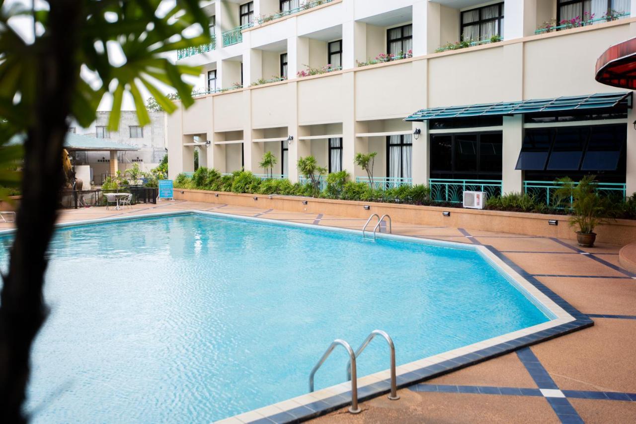 Surin Majestic Hotel エクステリア 写真