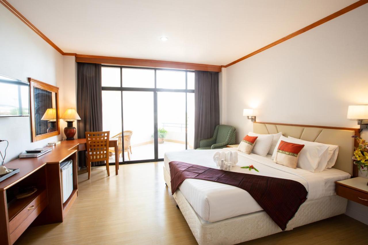 Surin Majestic Hotel エクステリア 写真