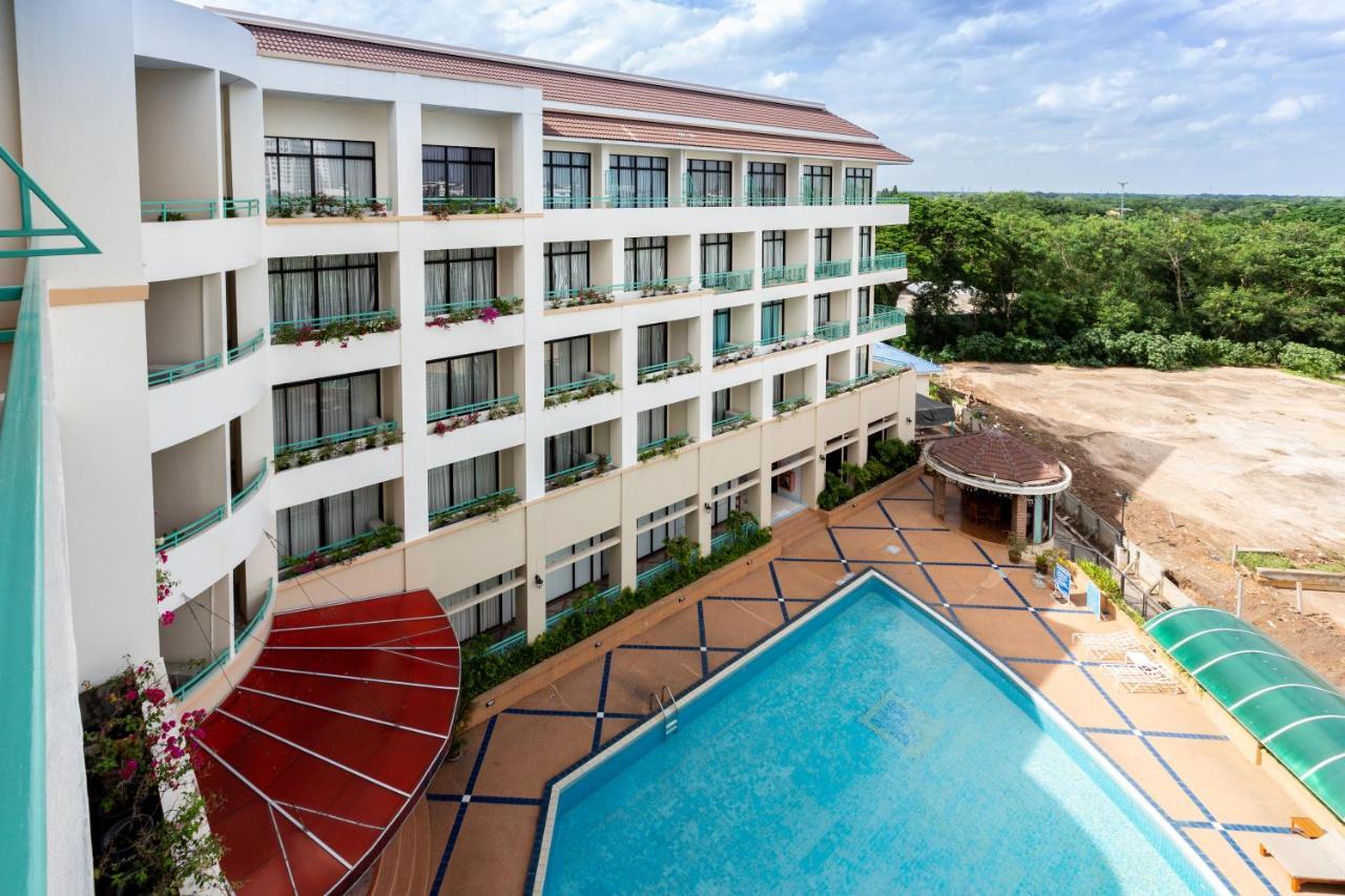 Surin Majestic Hotel エクステリア 写真