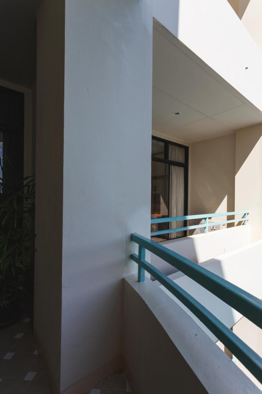 Surin Majestic Hotel エクステリア 写真
